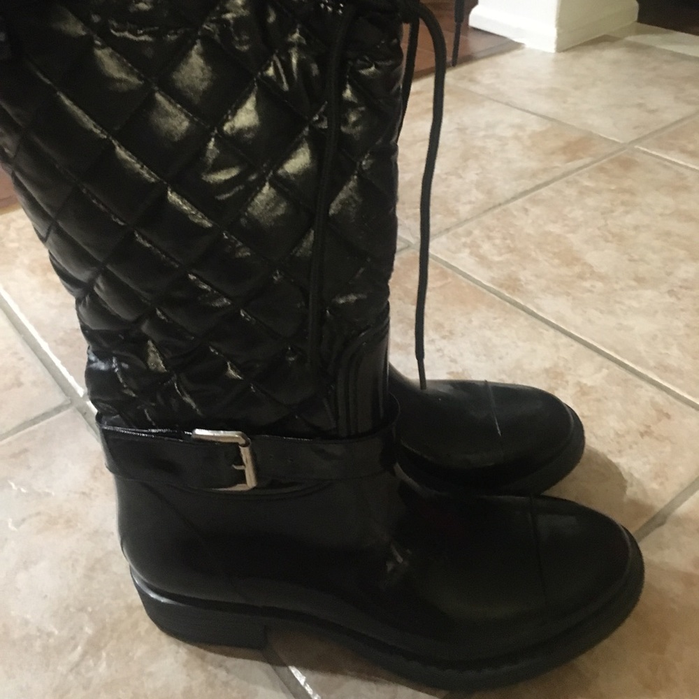 Women’s winter boots, gently used.